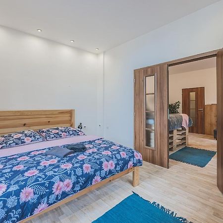 Carolina'S Central Apartment Hradec Králové Kültér fotó